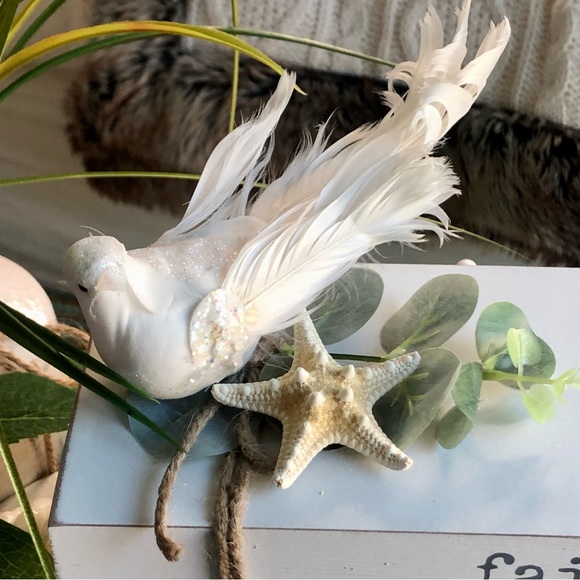 🌴🎉HP🎉 New! Faux Book Stack “Faith Hope Love” Dove Starfish - Picture 2 of 5